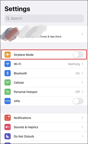 włącz tryb samolotowy w ustawieniach iPhone'a