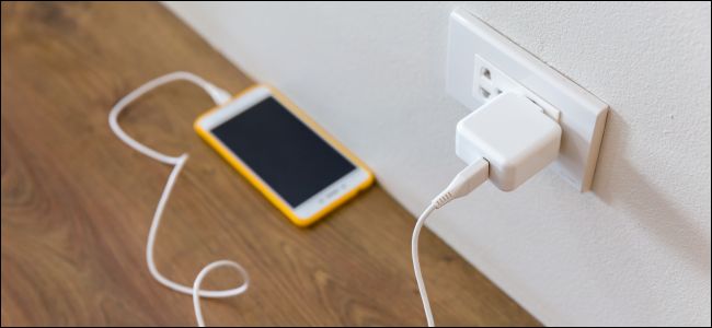 naładuj iPhone'a